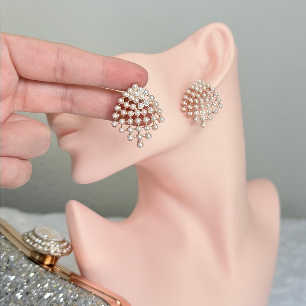 Elegant Gold and Pearl Earrings - Picture 8 of 8